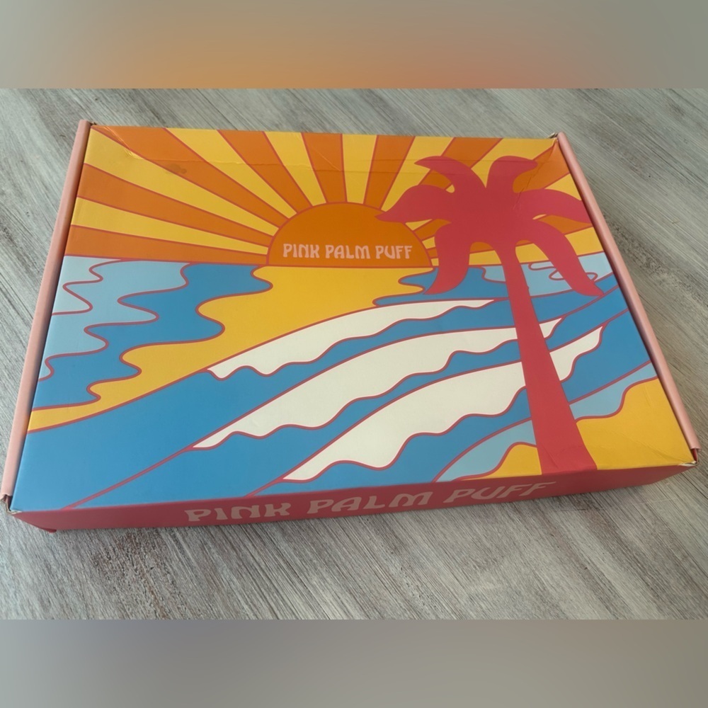 Pink Palm Puff Colorful Box - Picture 2 of 4